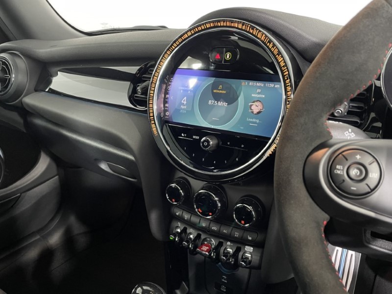 2024 (24) MINI HATCHBACK 1.5 Cooper Sport Premium Plus 3dr Auto 3076785