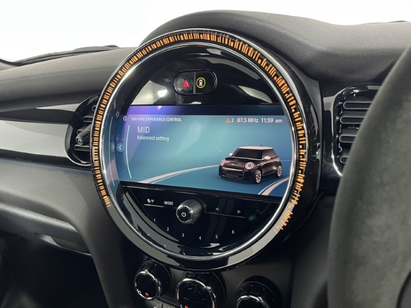 2024 (24) MINI HATCHBACK 1.5 Cooper Sport Premium Plus 3dr Auto 3076783