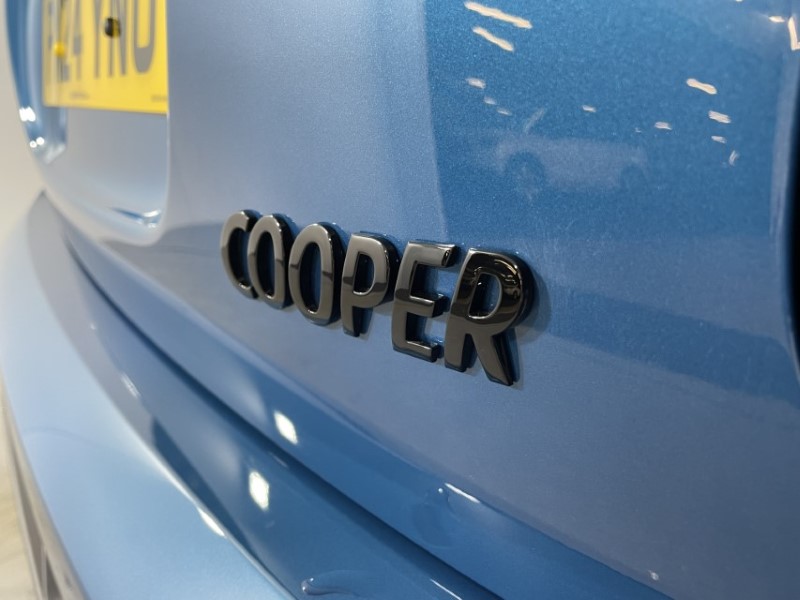 2024 (24) MINI HATCHBACK 1.5 Cooper Sport Premium Plus 3dr Auto 3076806
