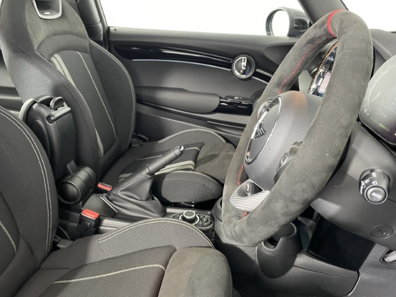 2024 (24) MINI HATCHBACK 1.5 Cooper Sport Premium Plus 3dr Auto 3076787