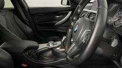 2017 (17) BMW 3 SERIES 330d xDrive M Sport 4dr Step Auto 3129955