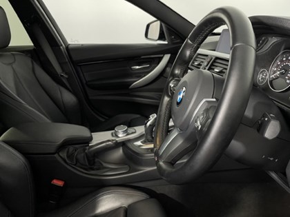 2017 (17) BMW 3 SERIES 330d xDrive M Sport 4dr Step Auto