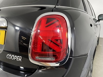 2019 (19) MINI HATCHBACK 1.5 Cooper Exclusive II 5dr Auto