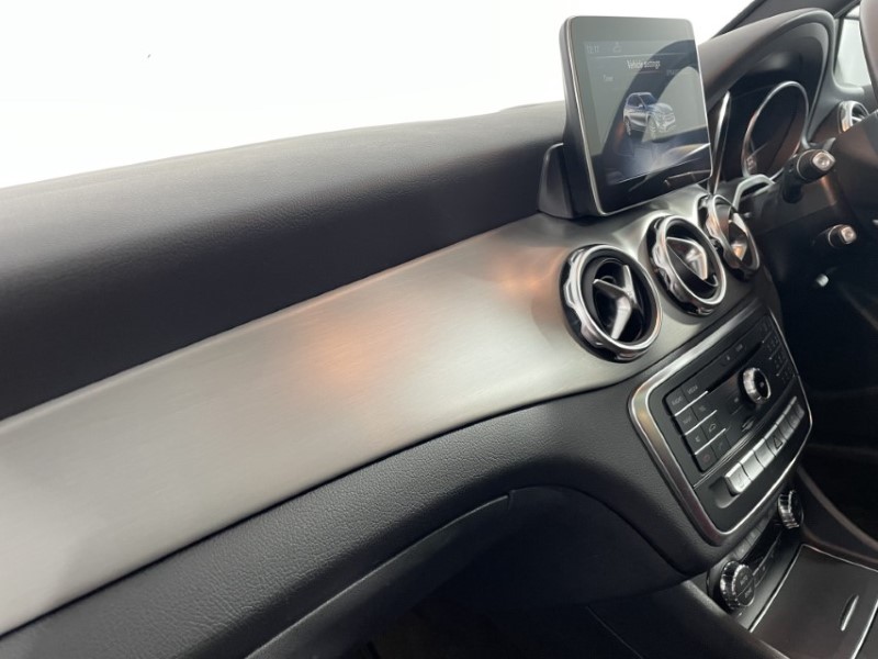 2020 (20) MERCEDES-BENZ GLA 200 AMG Line Edition Plus 5dr 3449454