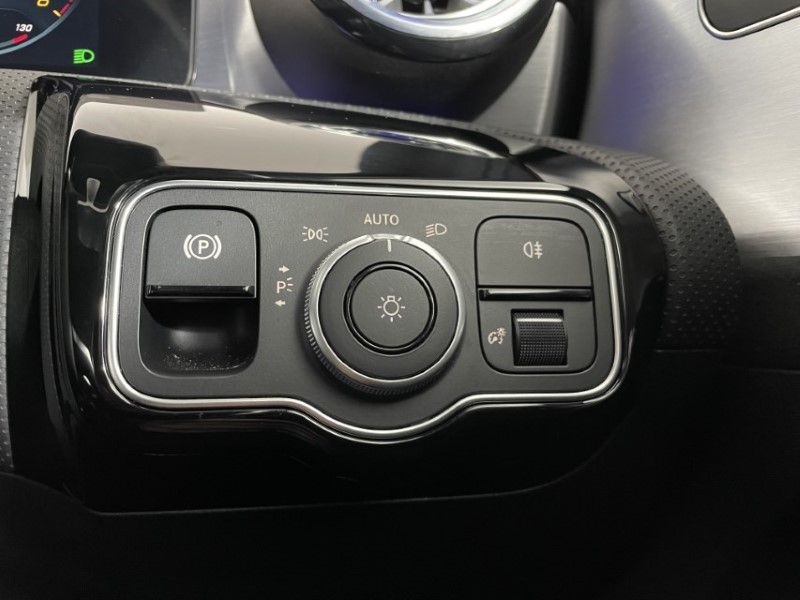 2021 (71) MERCEDES-BENZ A CLASS A180 AMG Line Premium Edition 5dr Auto 3514284