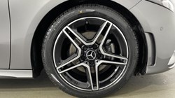 2021 (71) MERCEDES-BENZ A CLASS A180 AMG Line Premium Edition 5dr Auto 3572171