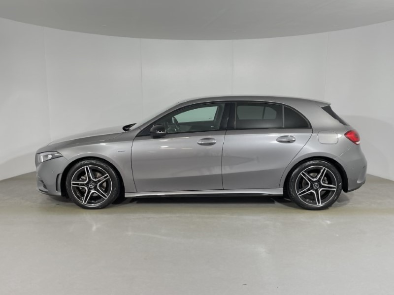 2021 (71) MERCEDES-BENZ A CLASS A180 AMG Line Premium Edition 5dr Auto 3514334