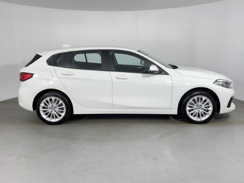 2024 (24) BMW 1 SERIES 118i [136] SE 5dr Step Auto [Live Cockpit Pro] 3551537