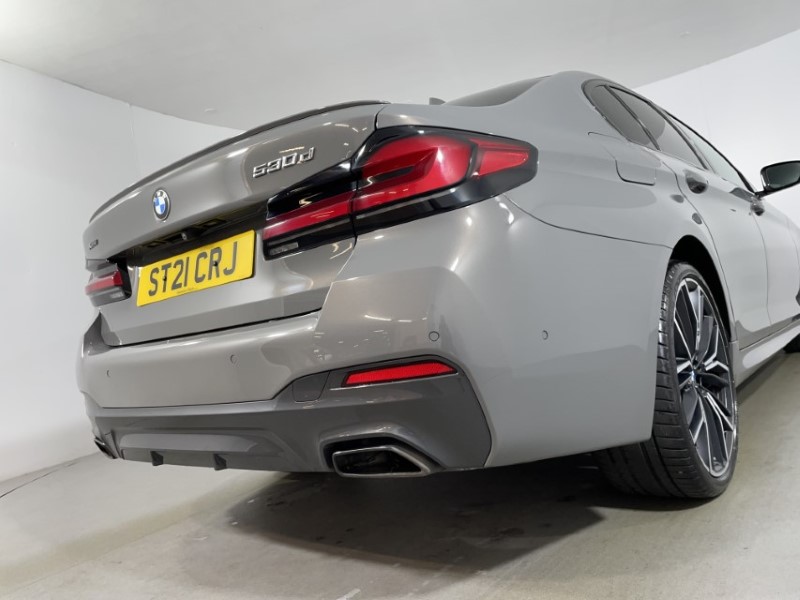 2021 (21) BMW 5 SERIES 530d xDrive MHT M Sport 4dr Auto 3593155