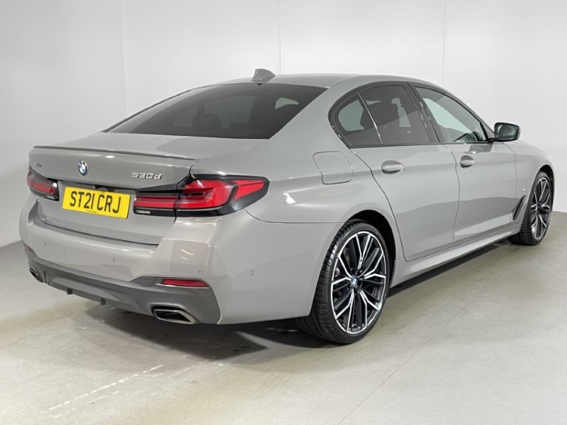 2021 (21) BMW 5 SERIES 530d xDrive MHT M Sport 4dr Auto 3593166