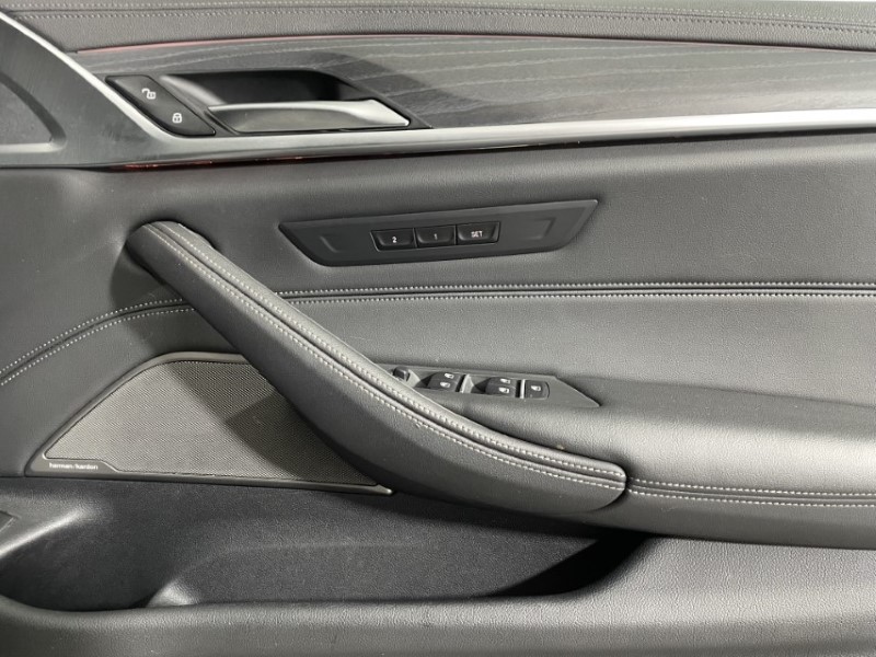 2021 (21) BMW 5 SERIES 530d xDrive MHT M Sport 4dr Auto 3593138