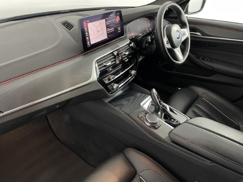 2021 (21) BMW 5 SERIES 530d xDrive MHT M Sport 4dr Auto 3593144