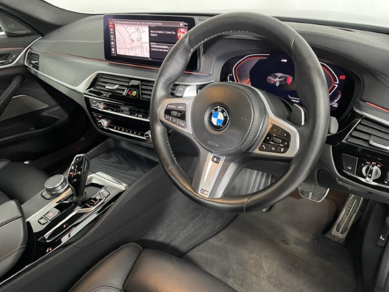 2021 (21) BMW 5 SERIES 530d xDrive MHT M Sport 4dr Auto 3593136