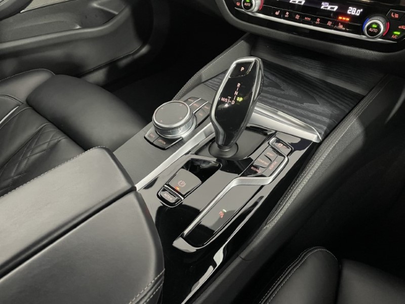 2021 (21) BMW 5 SERIES 530d xDrive MHT M Sport 4dr Auto 3593128