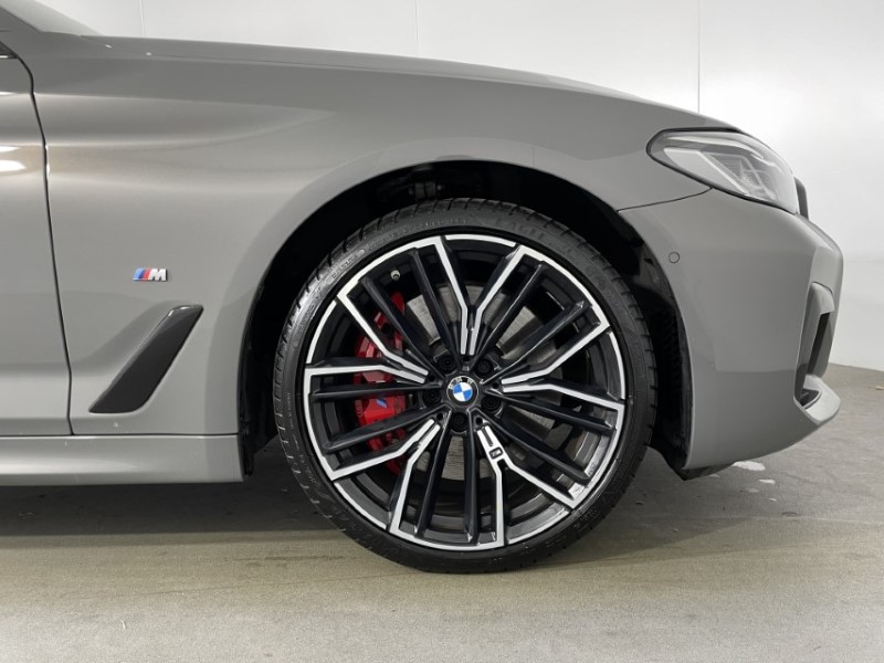 2021 (21) BMW 5 SERIES 530d xDrive MHT M Sport 4dr Auto 3593151