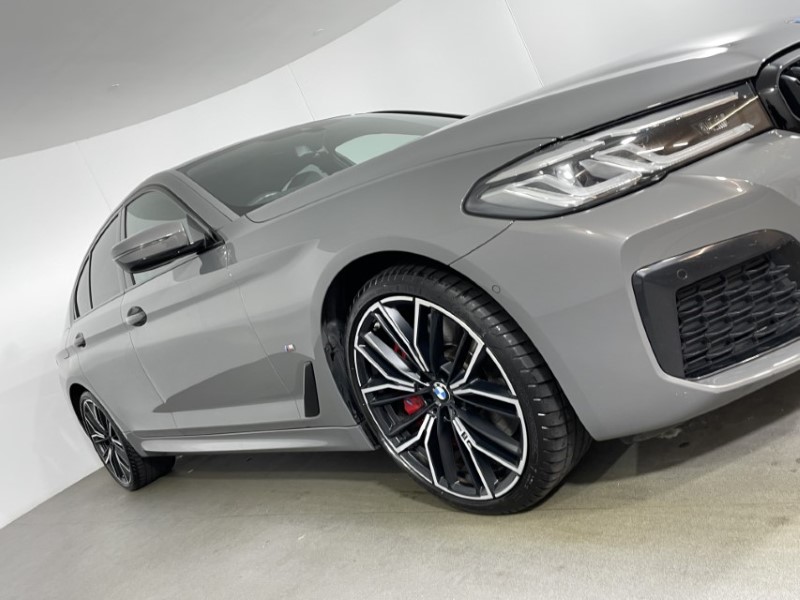 2021 (21) BMW 5 SERIES 530d xDrive MHT M Sport 4dr Auto 3593171