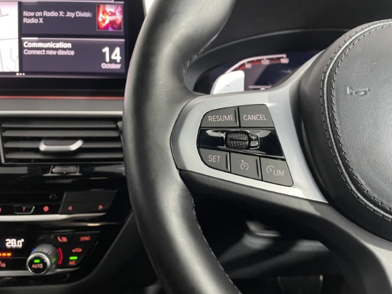 2021 (21) BMW 5 SERIES 530d xDrive MHT M Sport 4dr Auto 3593122