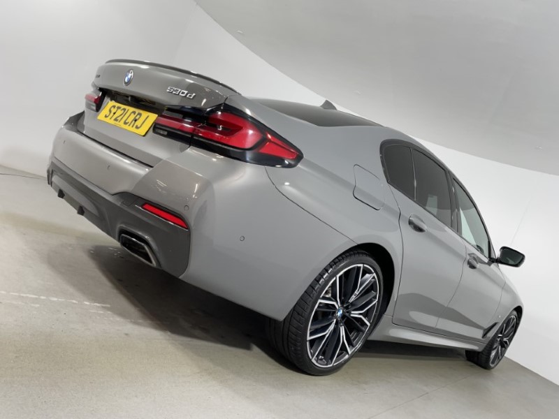 2021 (21) BMW 5 SERIES 530d xDrive MHT M Sport 4dr Auto 3593156