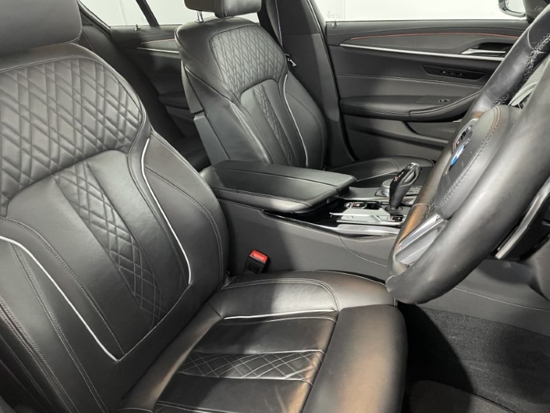 2021 (21) BMW 5 SERIES 530d xDrive MHT M Sport 4dr Auto 3593137