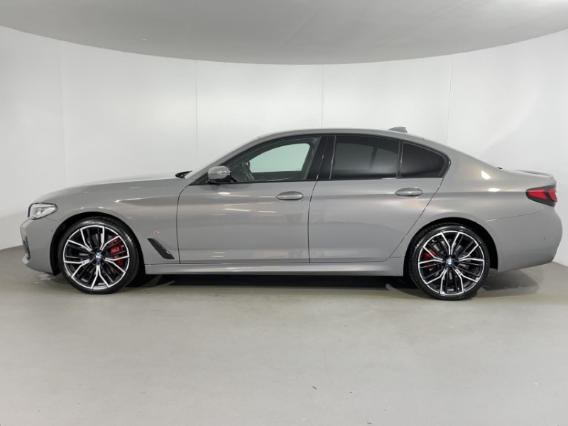 2021 (21) BMW 5 SERIES 530d xDrive MHT M Sport 4dr Auto 3593163