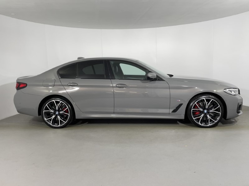2021 (21) BMW 5 SERIES 530d xDrive MHT M Sport 4dr Auto 3593159
