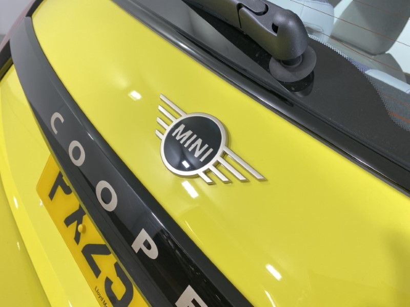 2025 (25) MINI COOPER 1.5 C Classic [Level 1] 3dr Auto 4065311