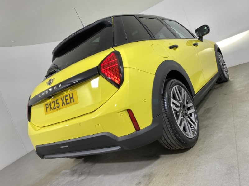 2025 (25) MINI COOPER 1.5 C Classic 5dr Auto 4065217