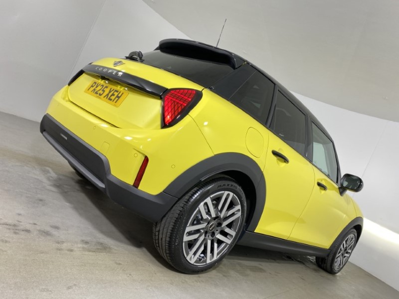 2025 (25) MINI COOPER 1.5 C Classic 5dr Auto 4065218