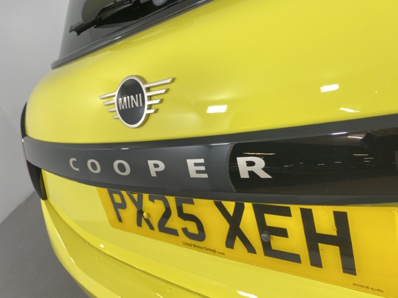 2025 (25) MINI COOPER 1.5 C Classic 5dr Auto 4065210