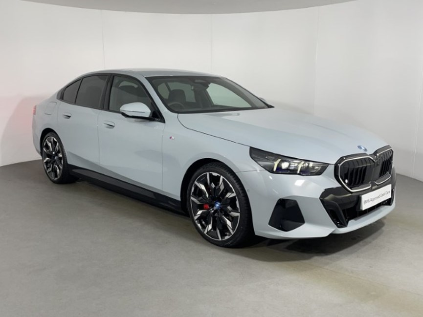 2025 (25) BMW 5 SERIES 550e xDrive M Sport Pro 4dr Auto
