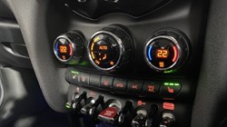 2019 (19) MINI HATCHBACK 2.0 Cooper S Classic II 3dr Auto 4561368