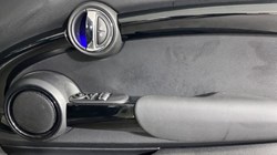 2019 (19) MINI HATCHBACK 2.0 Cooper S Classic II 3dr Auto 4561379