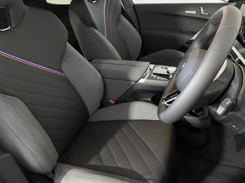 2025 (75) BMW iX 400kW xDrive60 M Sport 112kWh 5dr Auto 4564984