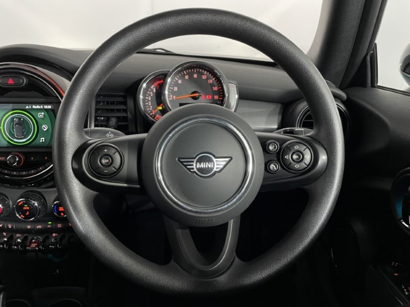 2021 (21) MINI CONVERTIBLE 1.5 Cooper Classic II 2dr Auto 4620546