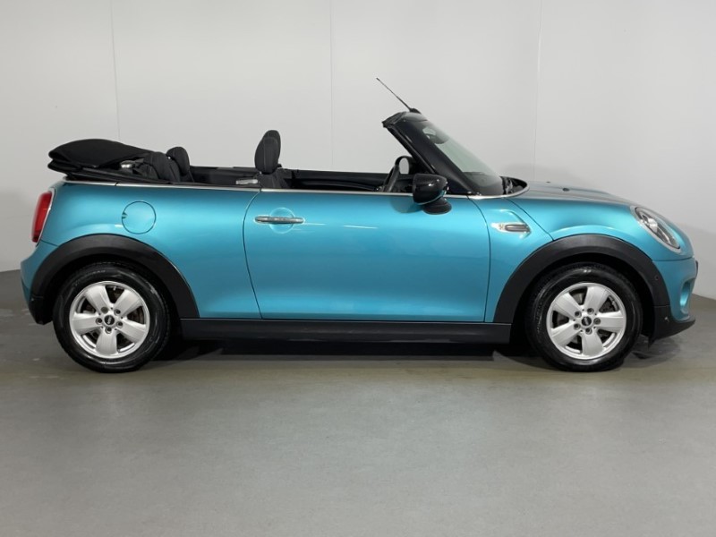2021 (21) MINI CONVERTIBLE 1.5 Cooper Classic II 2dr Auto 4620622