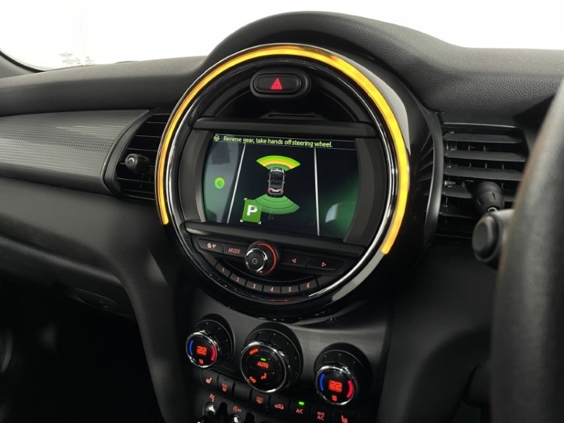 2021 (21) MINI CONVERTIBLE 1.5 Cooper Classic II 2dr Auto 4620557