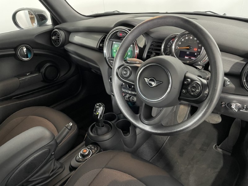 2021 (21) MINI CONVERTIBLE 1.5 Cooper Classic II 2dr Auto 4620558