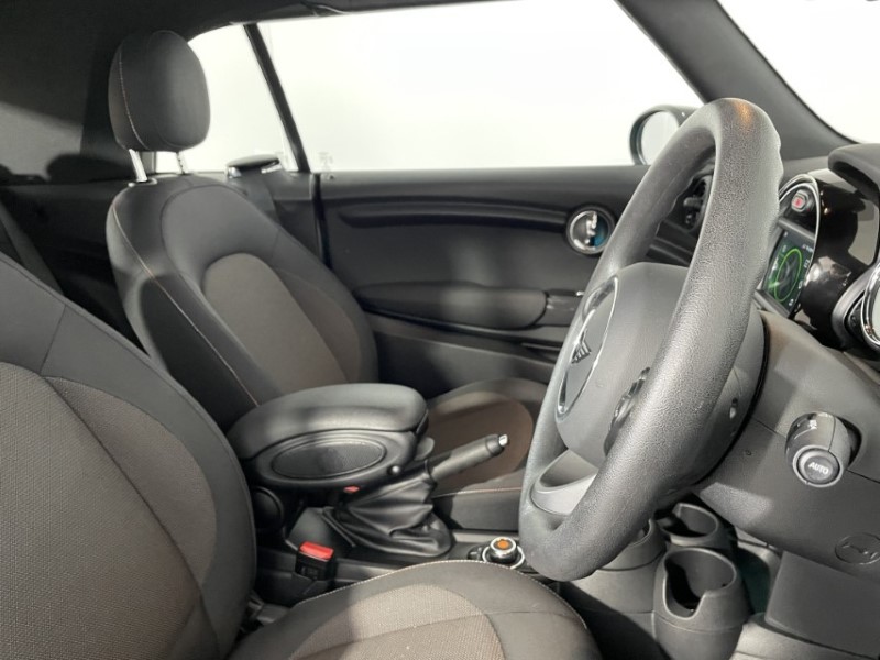 2021 (21) MINI CONVERTIBLE 1.5 Cooper Classic II 2dr Auto 4620559