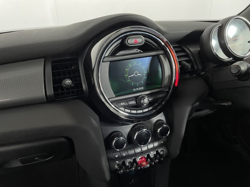 2021 (21) MINI CONVERTIBLE 1.5 Cooper Classic II 2dr Auto 4620590