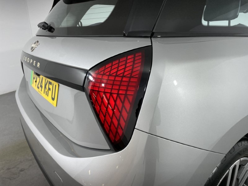 2024 (24) MINI COOPER 135kW E Classic 41kWh 3dr Auto 4601838