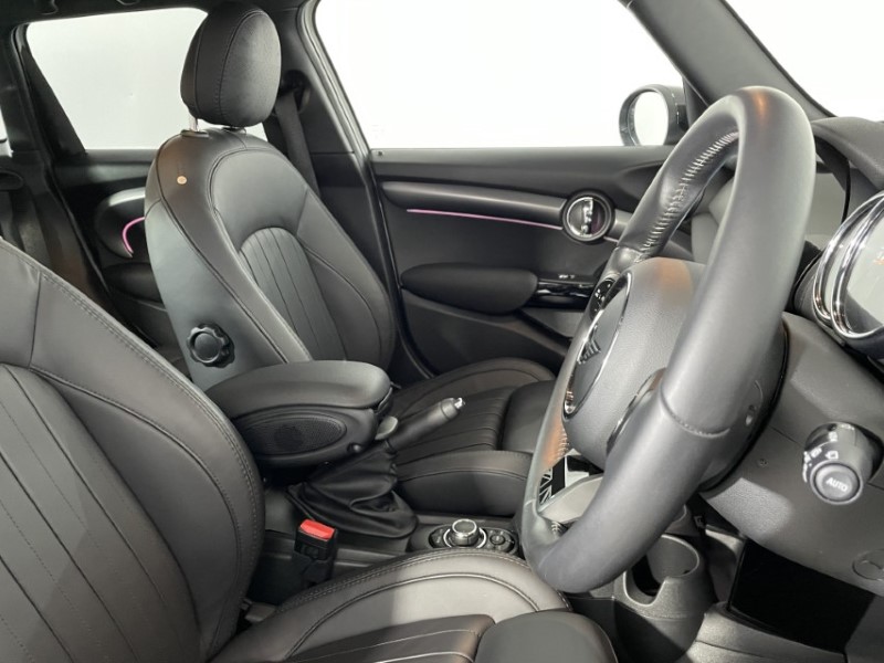 2022 (72) MINI HATCHBACK 1.5 Cooper Exclusive 5dr Auto 4670715