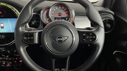 2022 (72) MINI HATCHBACK 1.5 Cooper Exclusive 5dr Auto 4670702