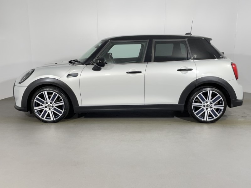 2022 (72) MINI HATCHBACK 1.5 Cooper Exclusive 5dr Auto 4670761