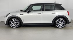 2022 (72) MINI HATCHBACK 1.5 Cooper Exclusive 5dr Auto 4670761