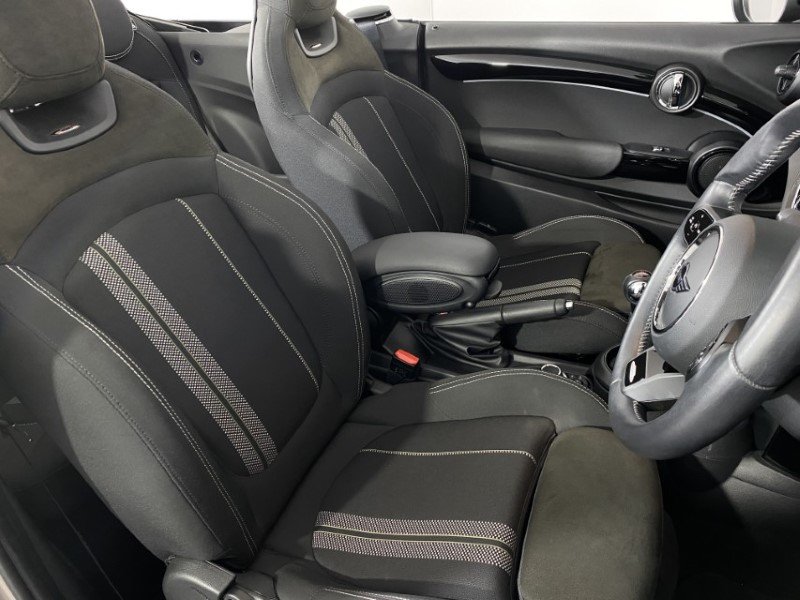 2022 (72) MINI CONVERTIBLE 1.5 Cooper Sport 2dr 4660273