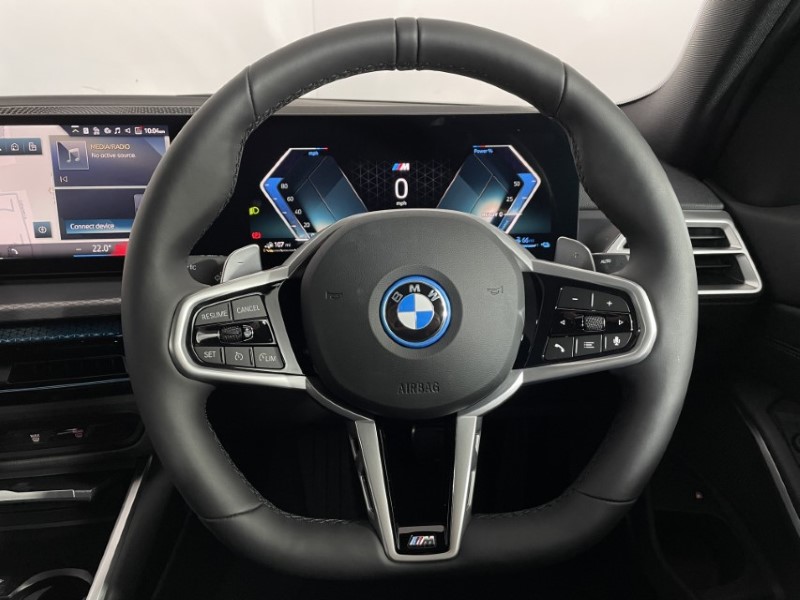 2025 (75) BMW 3 SERIES 330e 22.3 kWh M Sport 4dr Step Auto 4697081