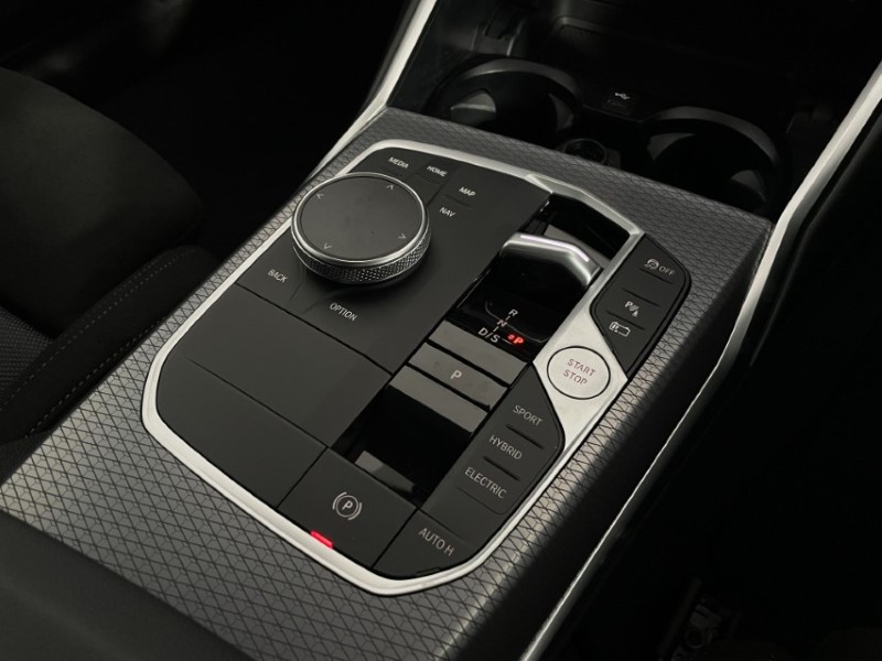 2025 (75) BMW 3 SERIES 330e 22.3 kWh M Sport 4dr Step Auto 4697080