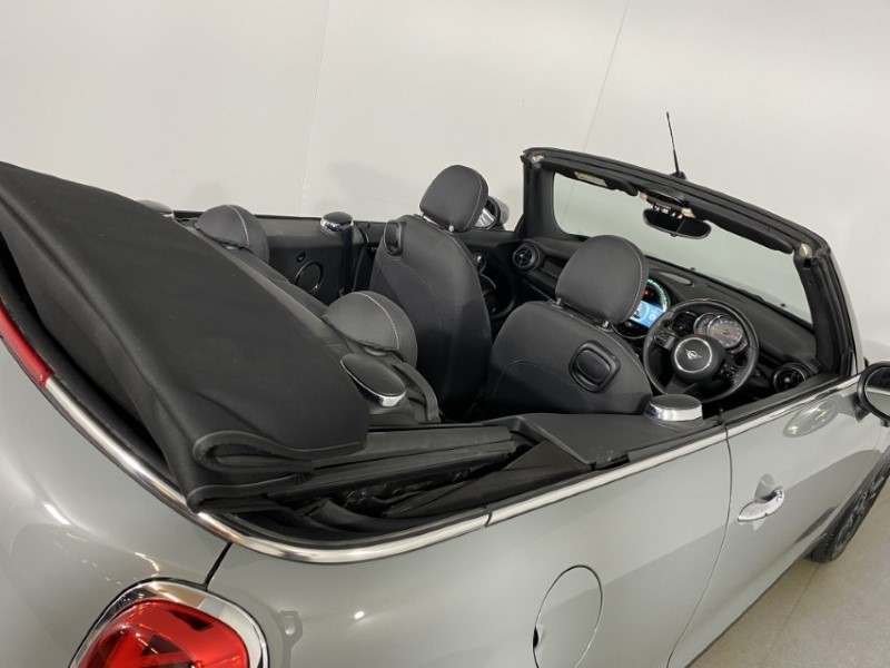 2022 (72) MINI CONVERTIBLE 1.5 Cooper Classic 2dr Auto 4660437