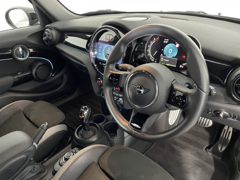 2023 (73) MINI HATCHBACK 1.5 Cooper Sport Premium 3dr Auto 4656053
