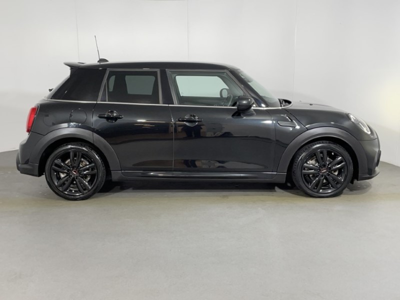 2023 (73) MINI HATCHBACK 1.5 Cooper Sport Premium 3dr Auto 4656117